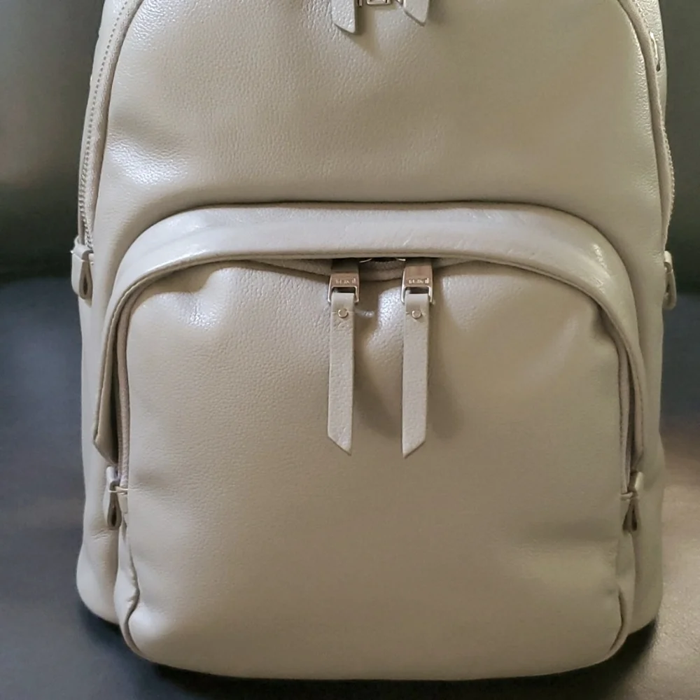 NWOT Tumi Voyageur Dori Fine Grain Cow Leather Backpack